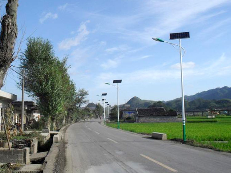 太阳能路灯灯杆怎么选？先看看这几点！